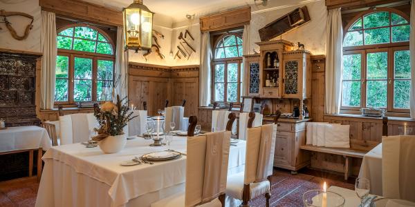 Falstaff Restaurant Guide 2025 zeichnet Schlosswirt FORST zum „Gasthaus des Jahres“ aus.