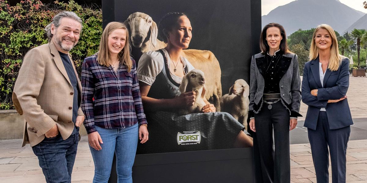 Fotoausstellungen der Spezialbier-Brauerei FORST für den guten Zweck  am Thermenplatz Meran.