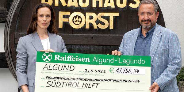 Cellina von Mannstein, der Spezialbier-Brauerei FORST übergab Scheck an Heiner Feuer von „Südtirol hilft“