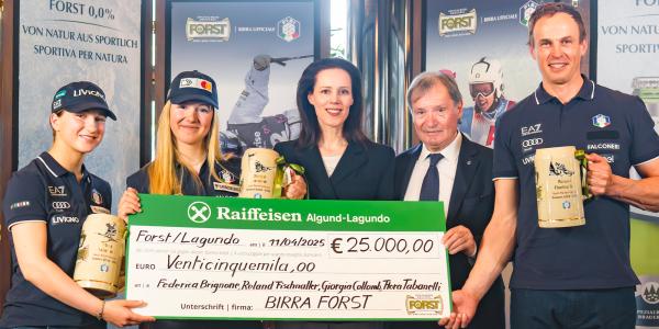 FISI-SportlerInnen werden von der Spezialbier-Brauerei FORST prämiert.